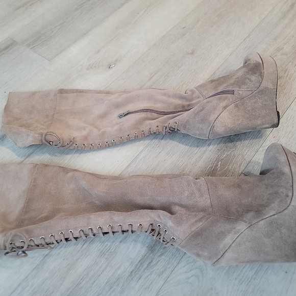 Bakers beige suede boots 6.5 us - Picture 2 of 4